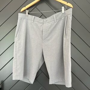 Travis Mathew golf shorts - size 38